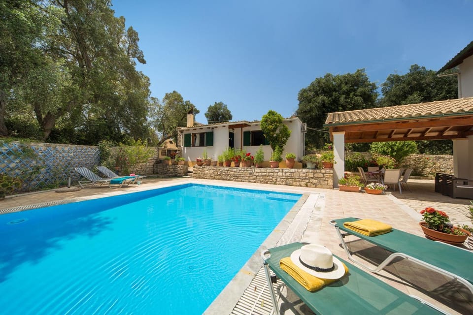 Property building, Patio, Day, Garden, Garden view, Pool view, Swimming pool, sunbed