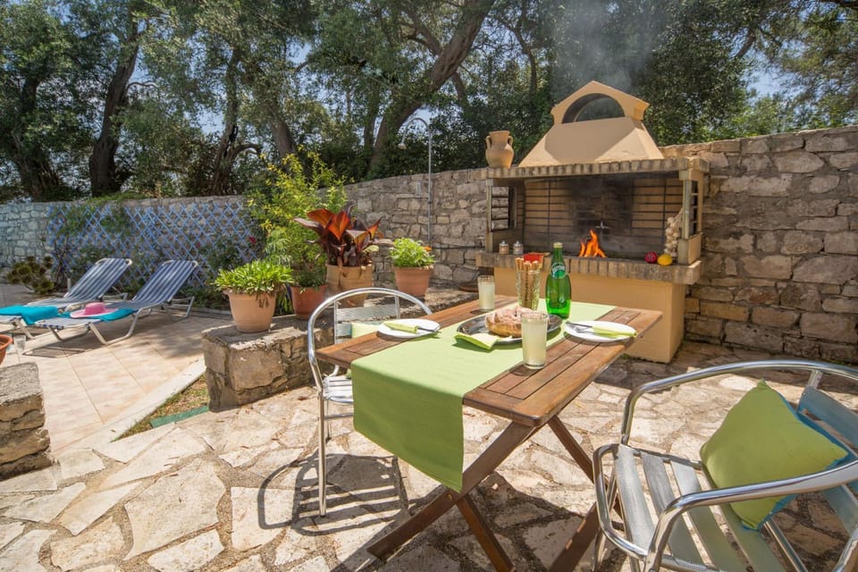 Patio, Spring, Day, BBQ facilities, Garden, Living room, Seating area, Dining area, Garden view, Pool view, Swimming pool, sunbed
