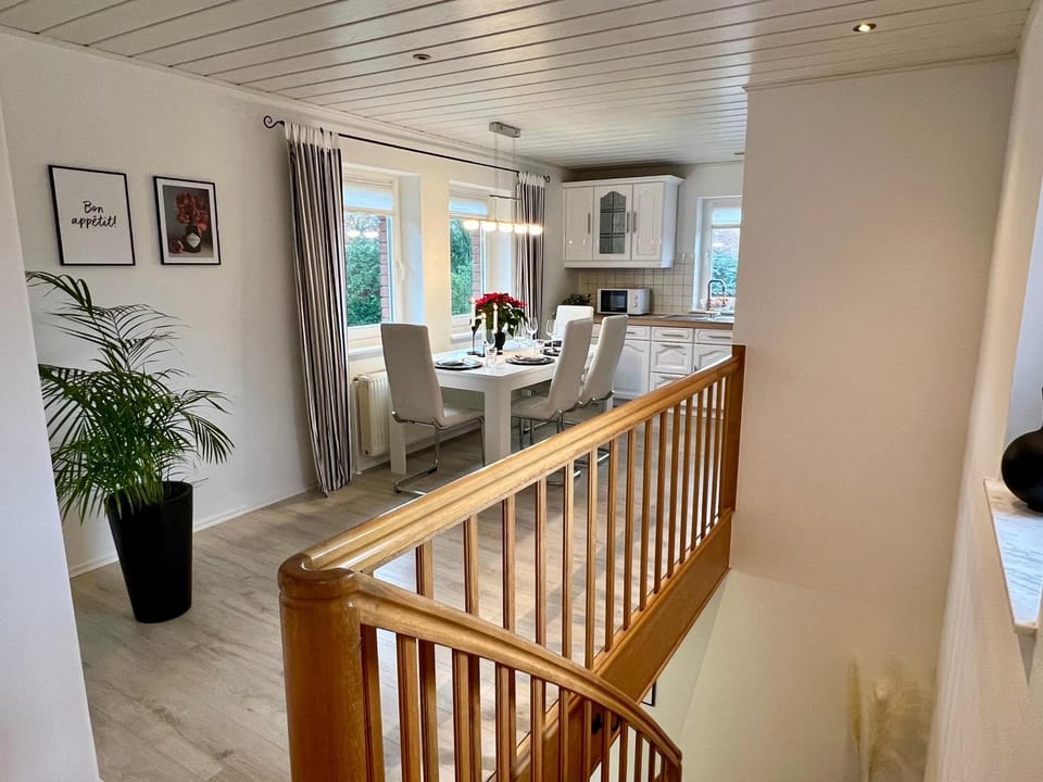 Kitchen or kitchenette, Seating area, Dining area, minibar, pet friendly, stove