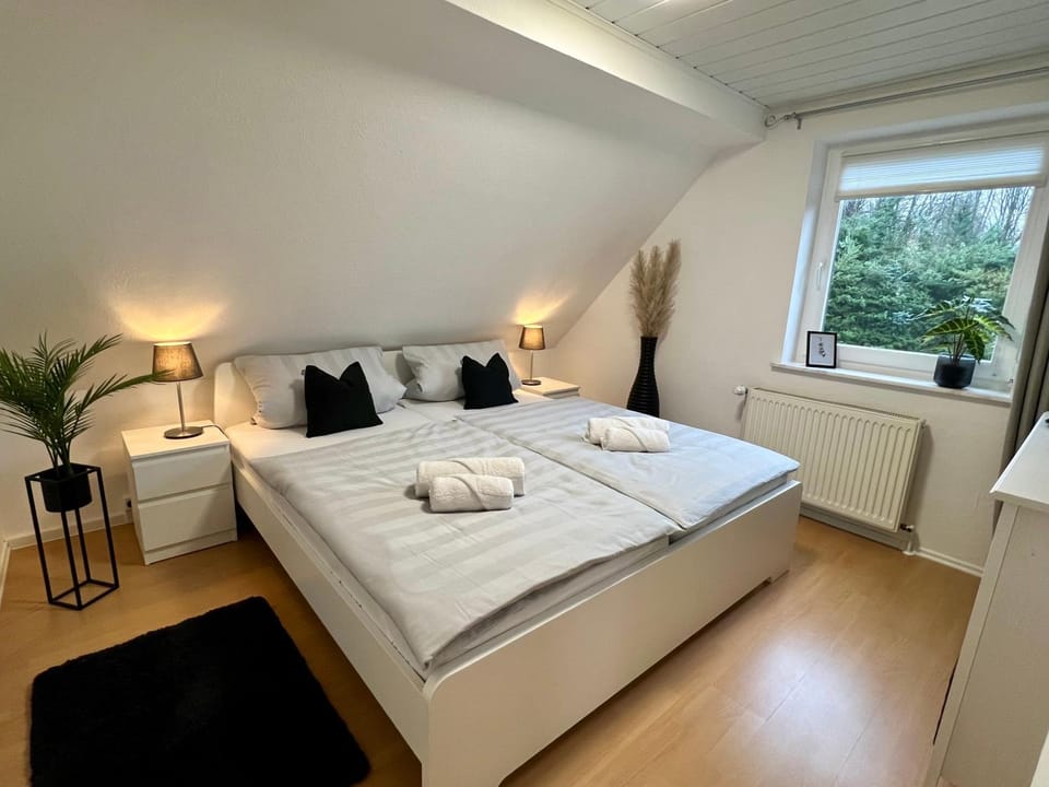 Bed, Bedroom