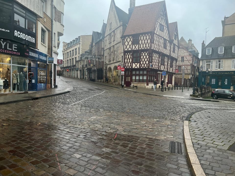 Charmant T2 plein centre ville et proche gare Apartment in Bourges