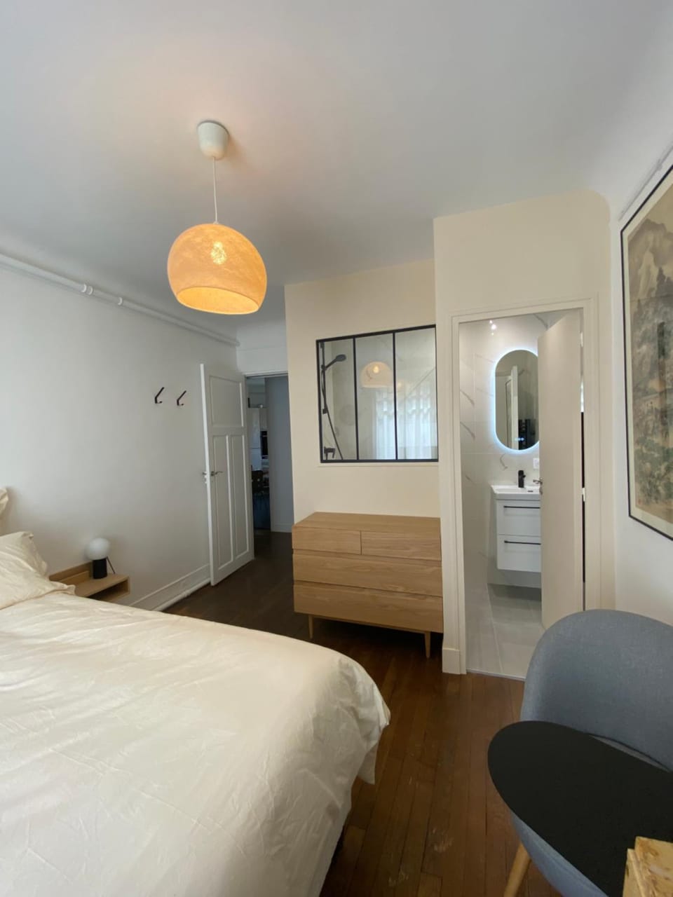 Bed, Bathroom, Photo of the whole room, Bedroom
