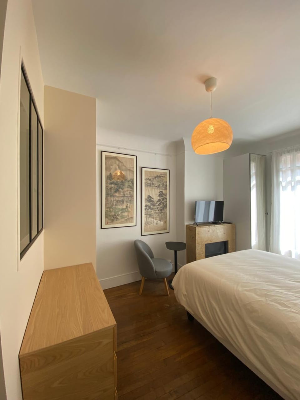 Photo of the whole room, Bedroom