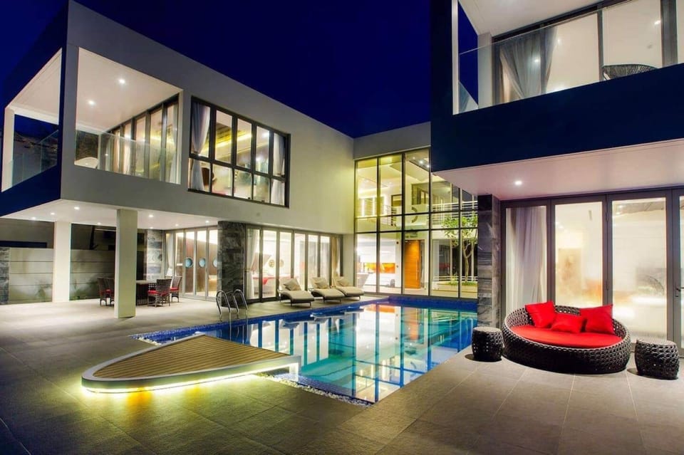 Property building, Pool view, Swimming pool, sunbed
