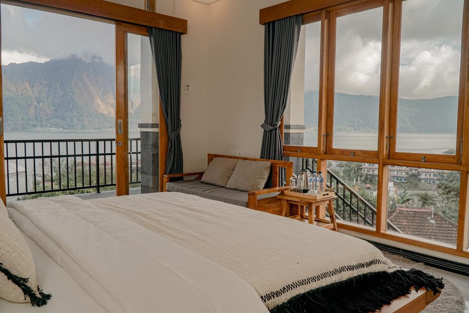 Bed, Natural landscape, Balcony/Terrace, Bedroom, Lake view, Mountain view