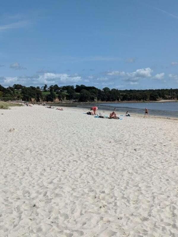 "Maison de Kerleven" face à la plage avec un environnement très agréable, à 5 minutes du Golf!! House in Fouesnant