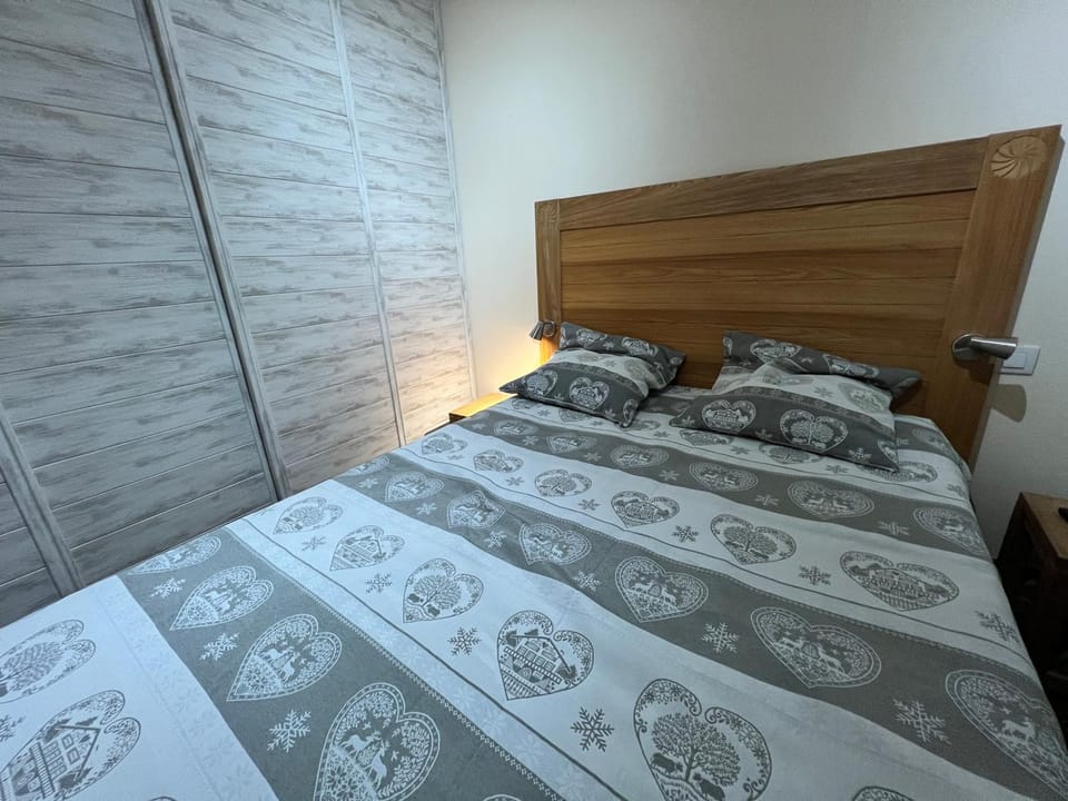 Bed, Bedroom