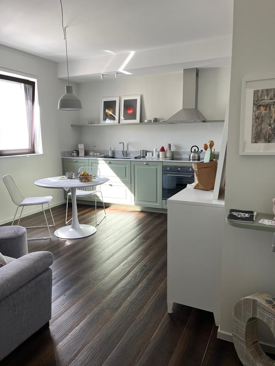 Kitchen or kitchenette, Living room, Seating area, Dining area, oven, stove