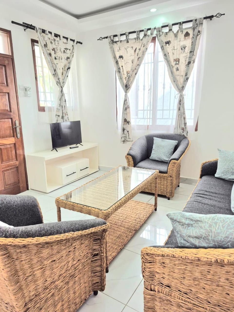 TV and multimedia, Living room, Seating area