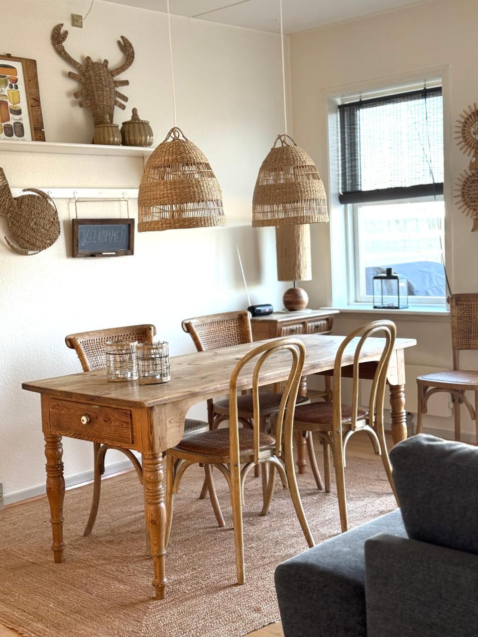 Seating area, Dining area