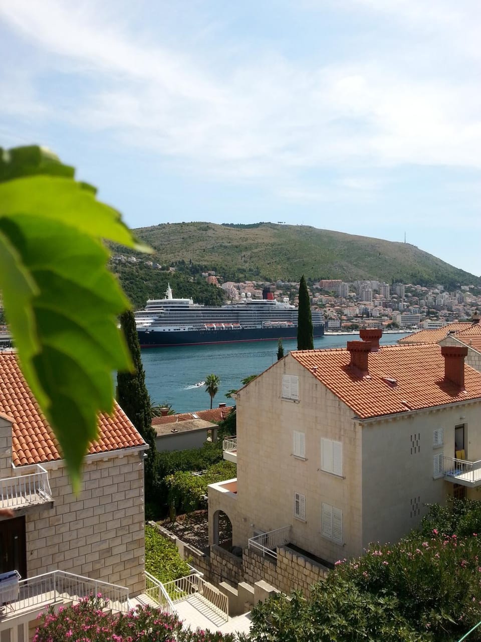 Sea view, Street view