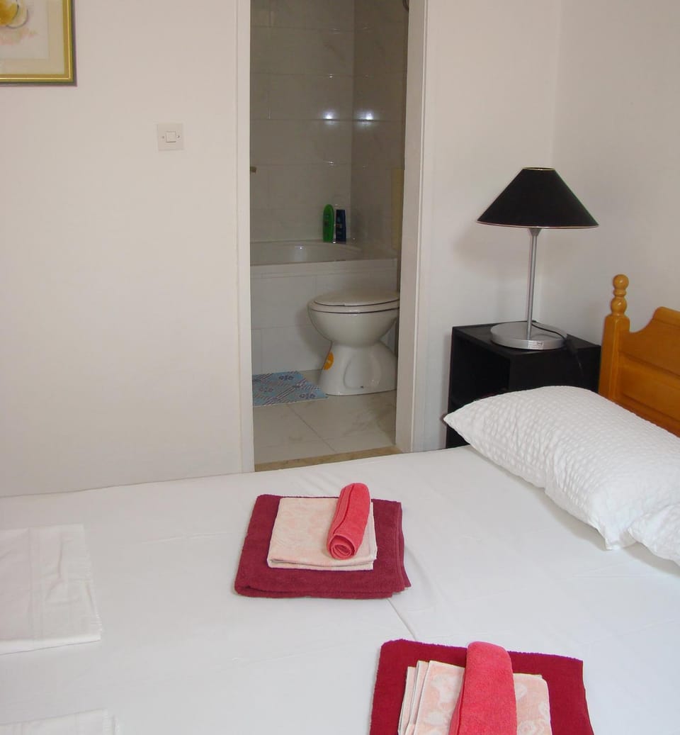 Bed, Bathroom