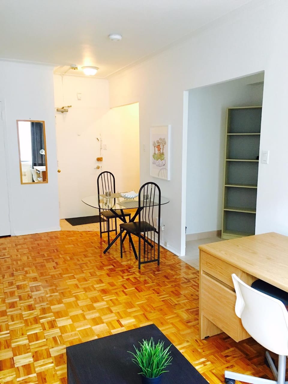 Stylish Montreal Apartment: Comfortable Stay in the Golden Square Mile Apartment in Montreal