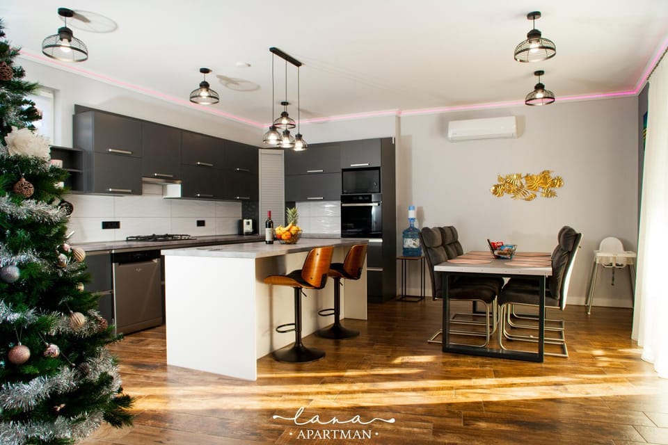 Dining area, kitchen