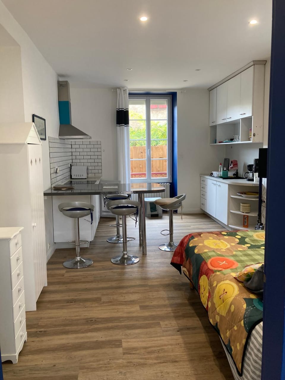 Appartement entier, 2 personnes, rez de chaussée, terrasse vue montagne, sur GR10 Apartment in French Basque Country