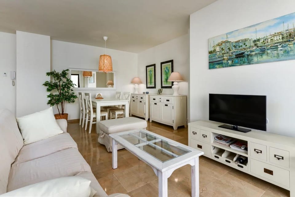 TV and multimedia, Living room, Seating area, Dining area, hair dresser