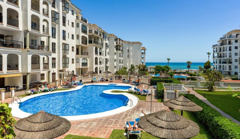 Property building, Beach, Pool view, Sea view, Swimming pool, Location