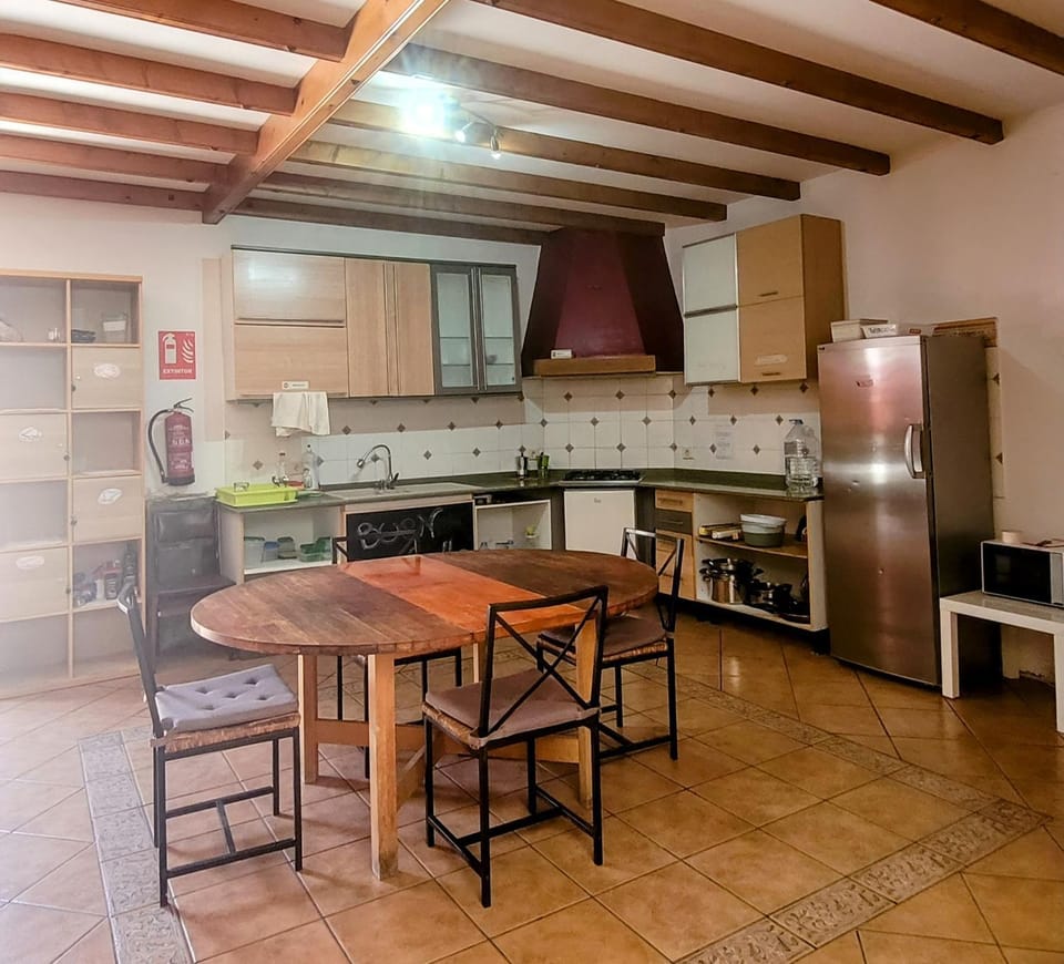 Kitchen or kitchenette, Dining area, stove