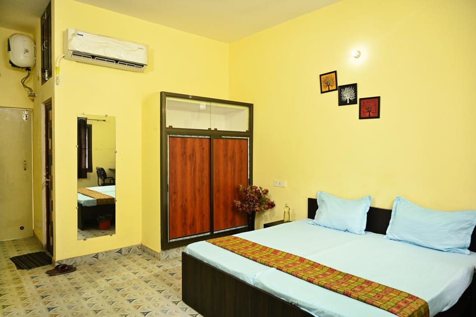 Neerja Guest House Bed and Breakfast in Varanasi