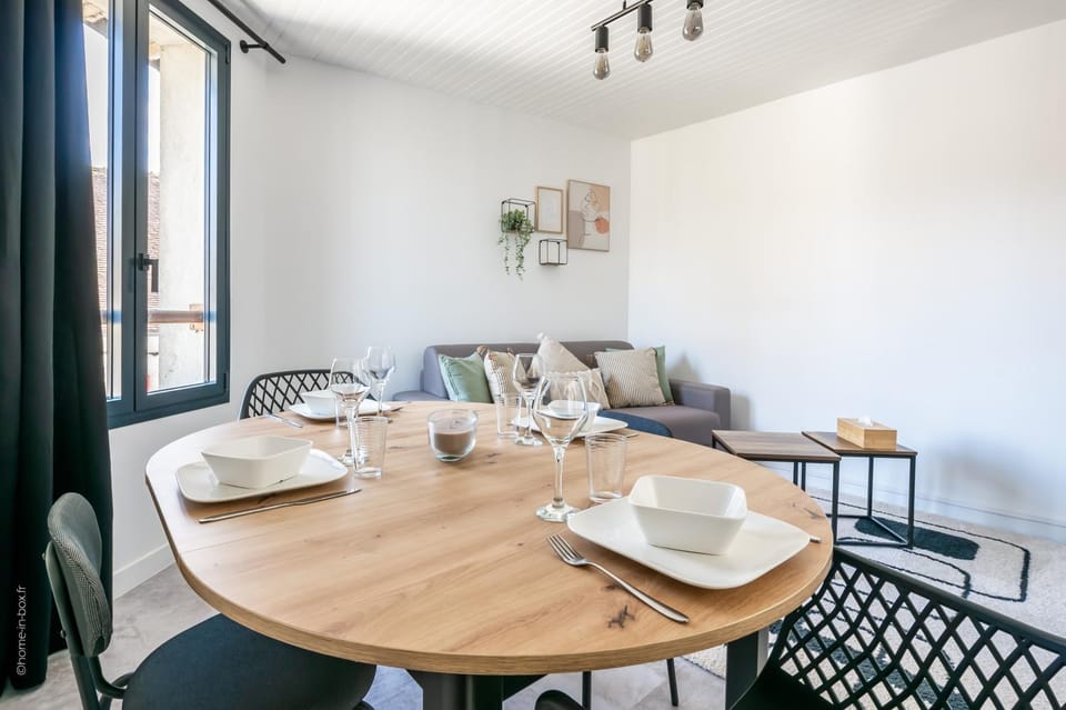 Living room, Dining area