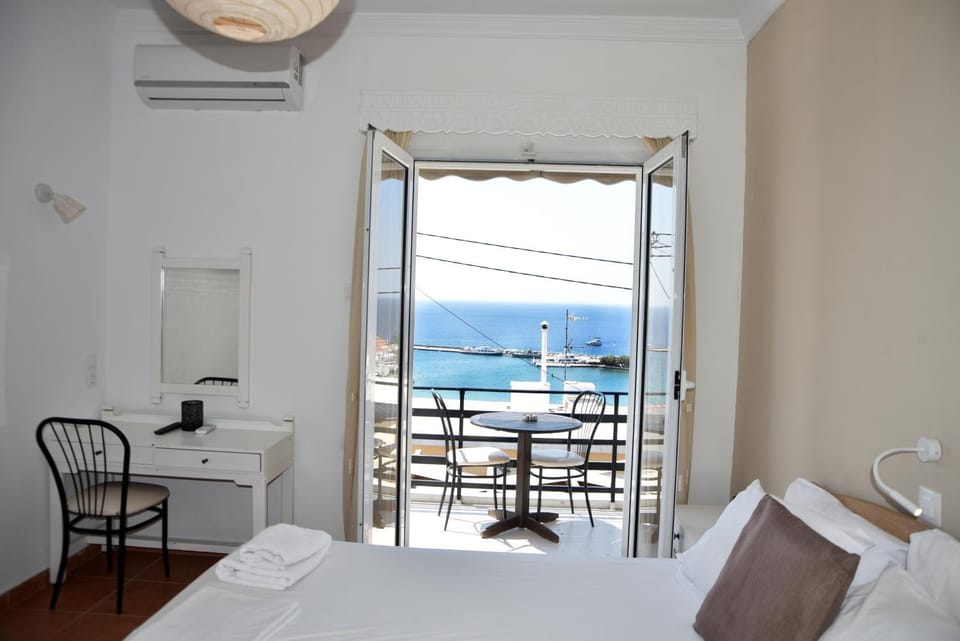 View (from property/room), Balcony/Terrace, Bedroom, Sea view