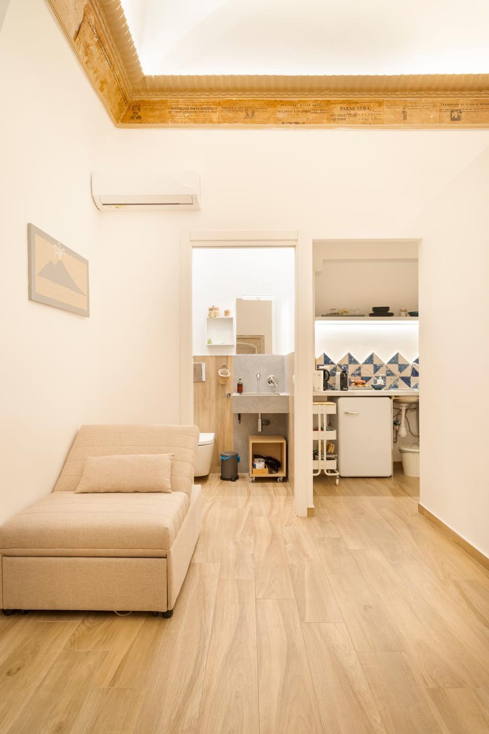 Bathroom, Kitchen or kitchenette, Living room, Seating area