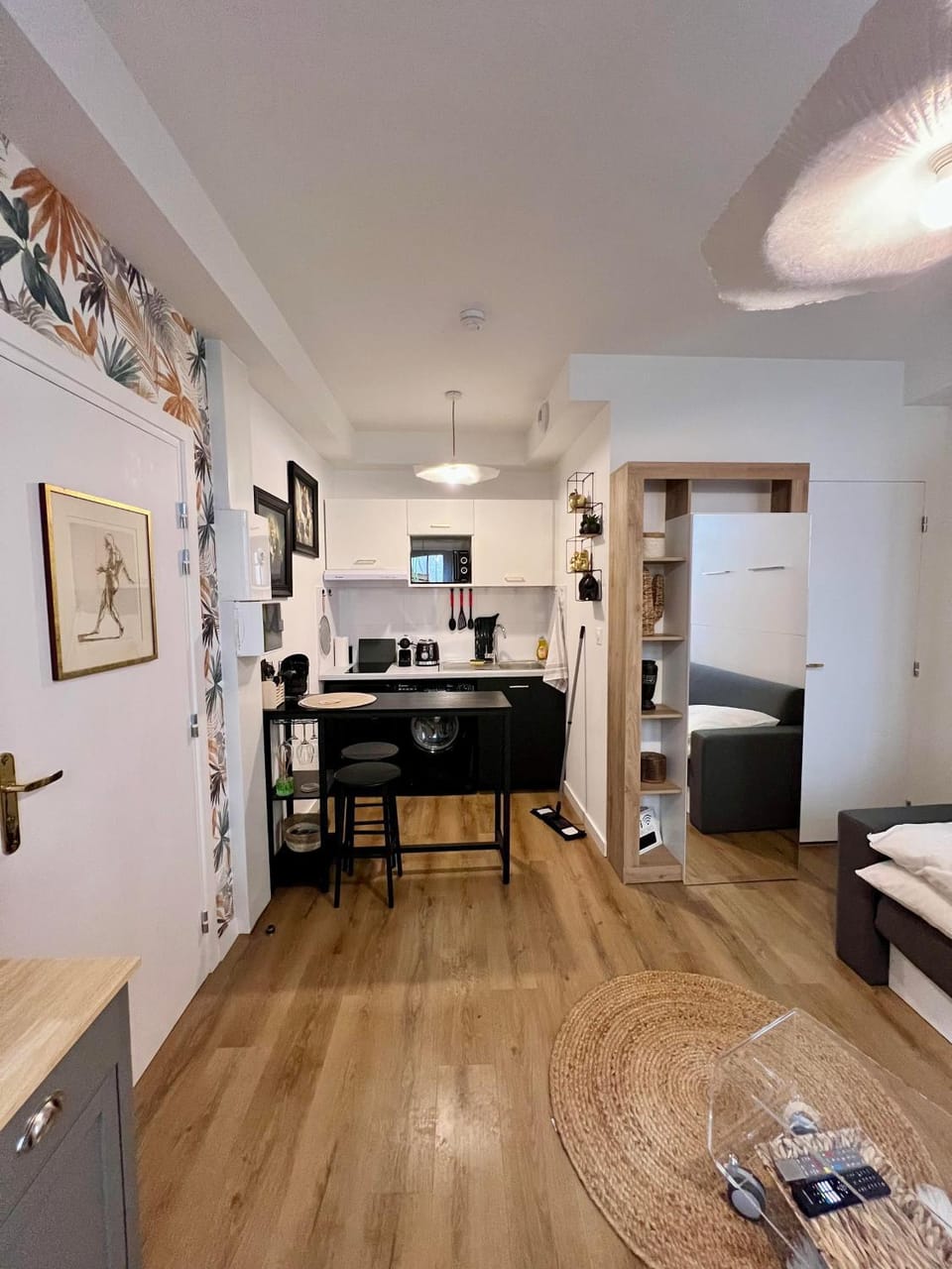 Kitchen or kitchenette, Dining area, minibar, oven
