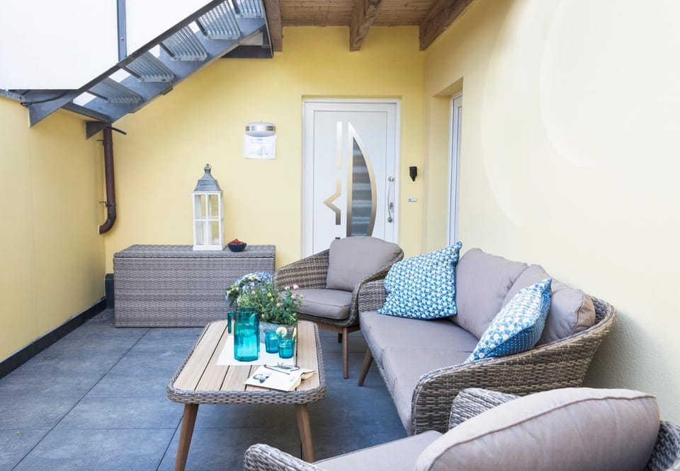 Property building, Seating area