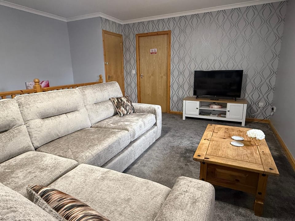 Communal lounge/ TV room, TV and multimedia, Living room, Seating area