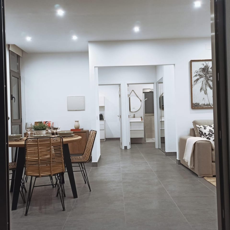 Dining area, heating, air conditioner