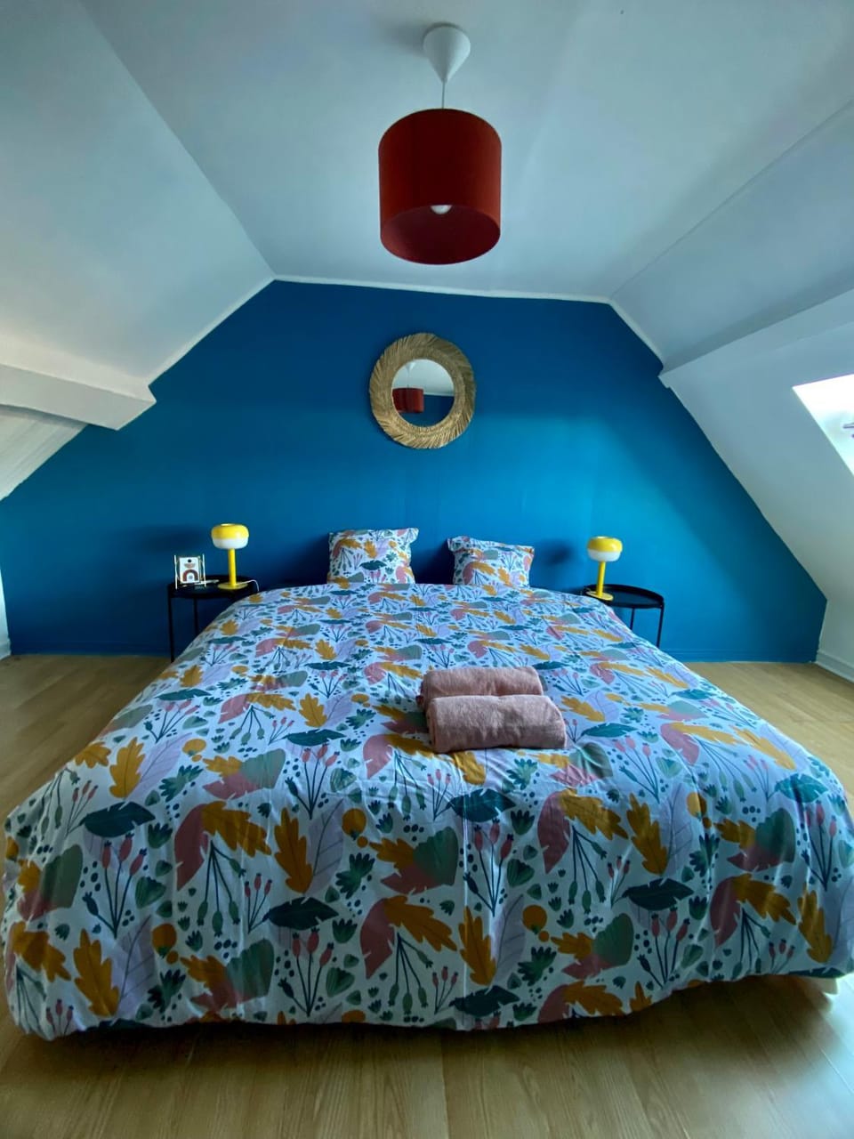 Bed, Photo of the whole room, Bedroom