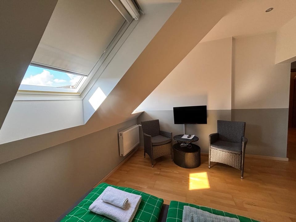 Doppelzimmer, TV- Bad, Kühlschrank- Parkplatz-17 Bed and Breakfast in Lower Saxony, Germany