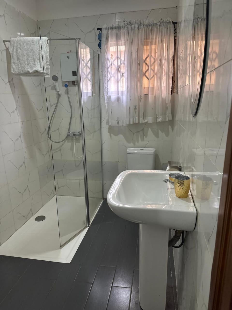 Shower, Toilet