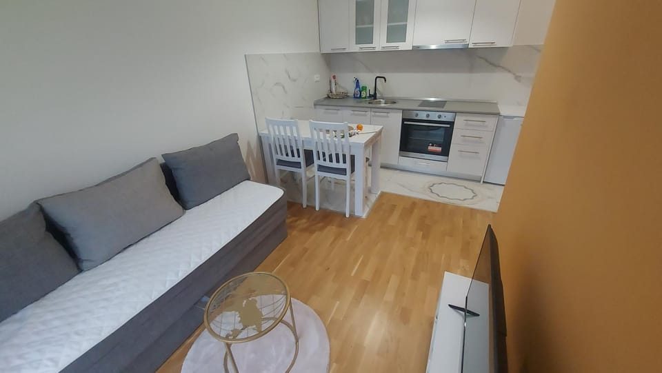 Kitchen or kitchenette, Dining area, oven, pet friendly, stove