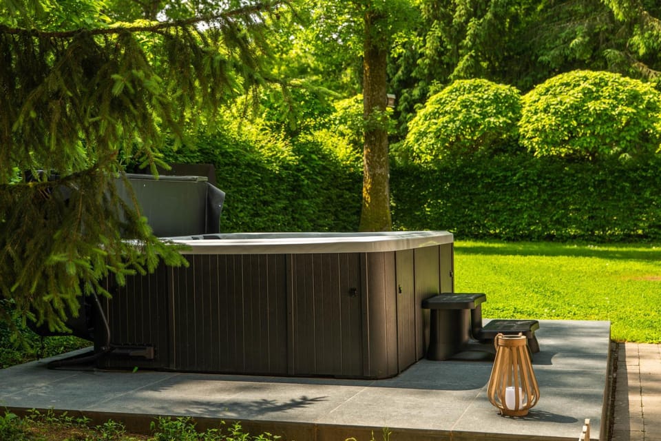 Le Colibri spa jacuzzi Chalet in Wallonia, Belgium