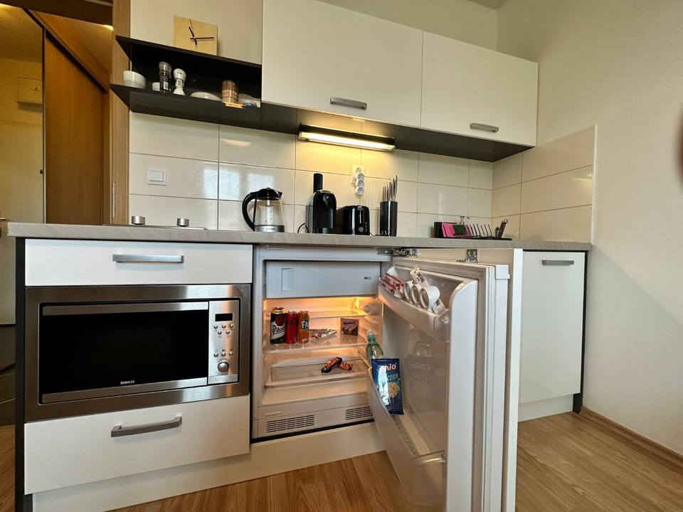 Coffee/tea facilities, Kitchen or kitchenette, minibar, oven, toaster