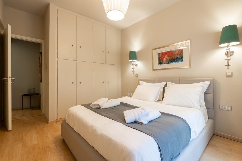 Bed, Bedroom, towels, wardrobe