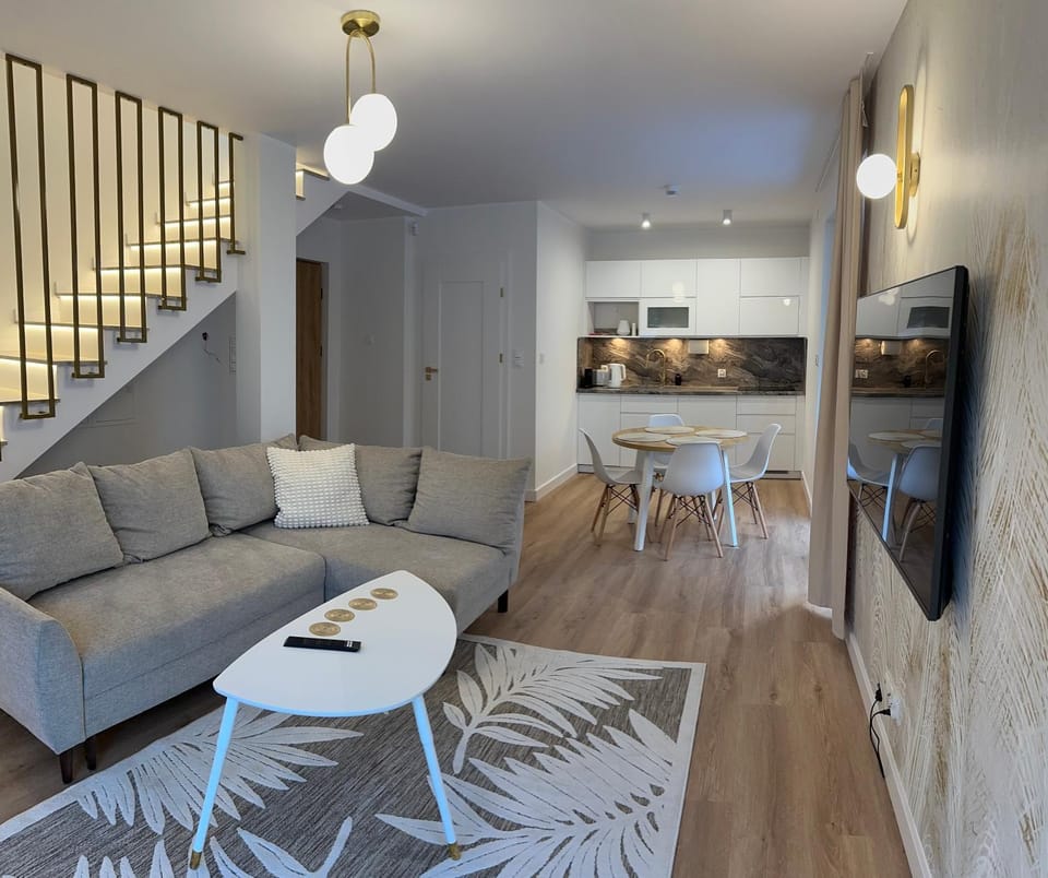 TV and multimedia, Kitchen or kitchenette, Living room, Seating area, Dining area