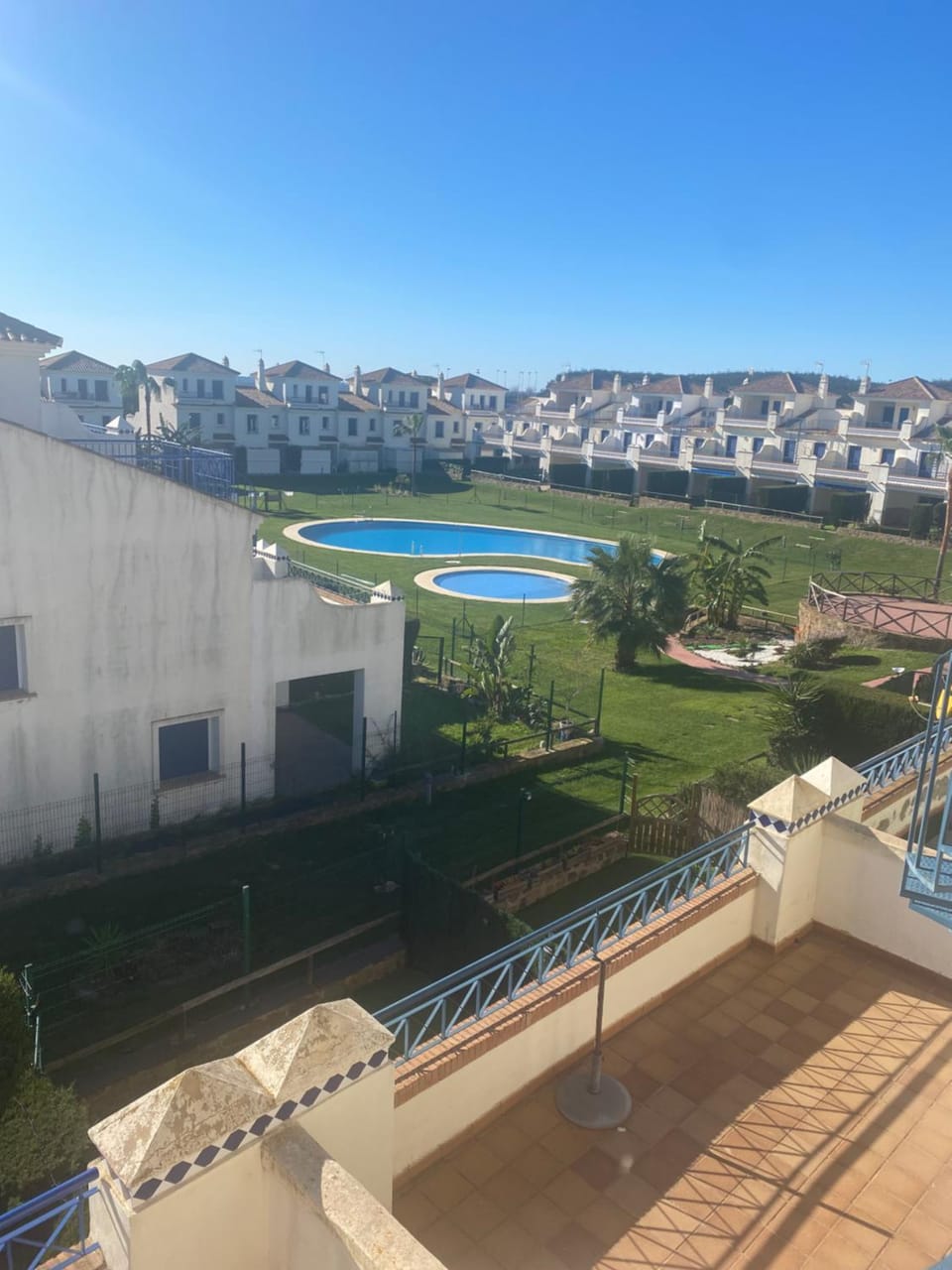 Day, Pool view