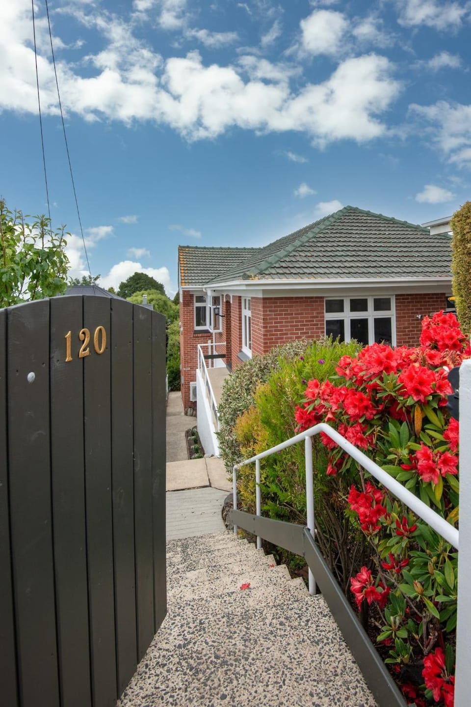 Roslyn Retreat Garden 2-Bed Suite Kitchenette House in Dunedin