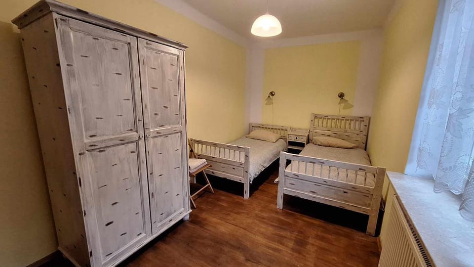 Bed, Photo of the whole room, wardrobe