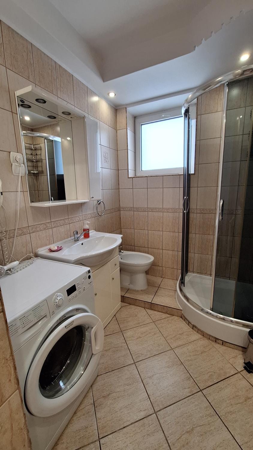 Shower, Bathroom, bidet, washing machine, dryer