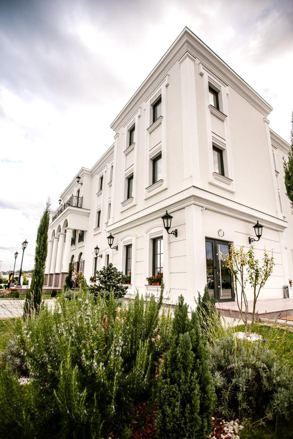 Apartments & rooms Beli Dvor Hotel in Serbia