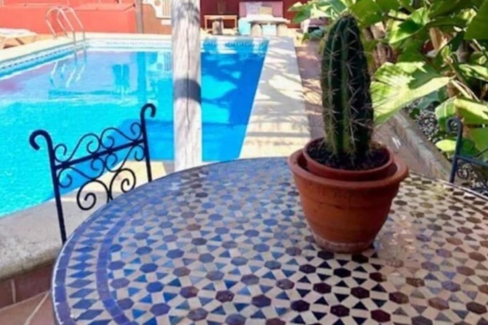 Pool view, Swimming pool, Breakfast