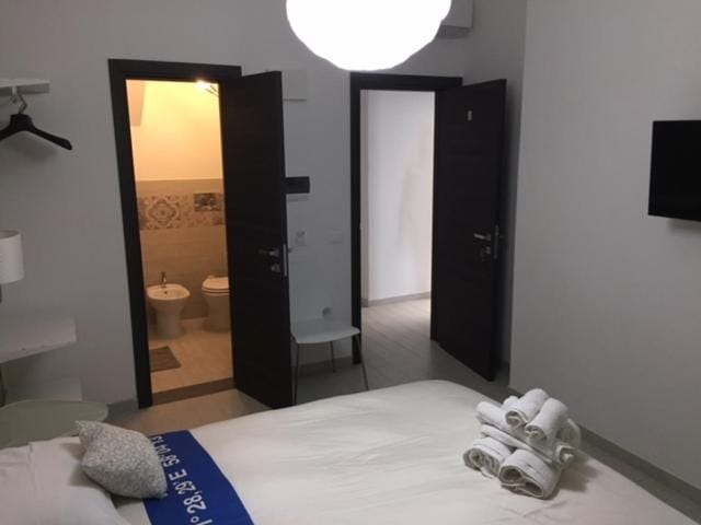 Bathroom, Photo of the whole room, Bedroom