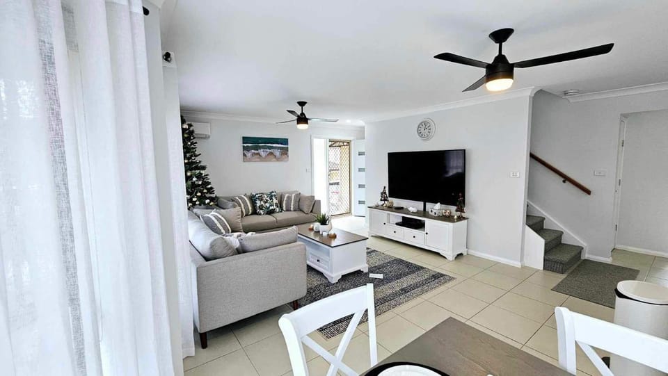 TV and multimedia, Living room, fireplace