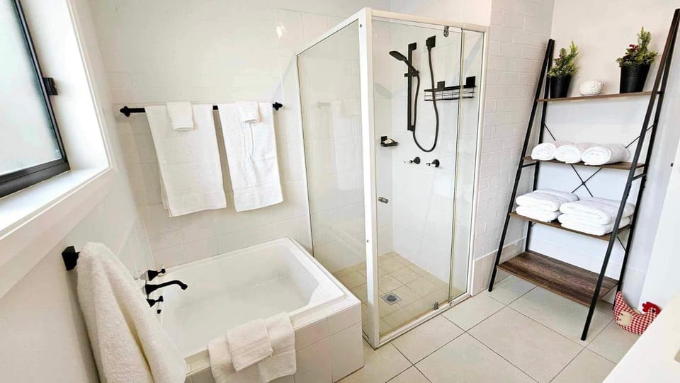 Shower, Bathroom, Bath, towels