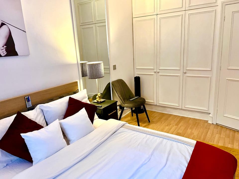 Bed, Bedroom, wardrobe