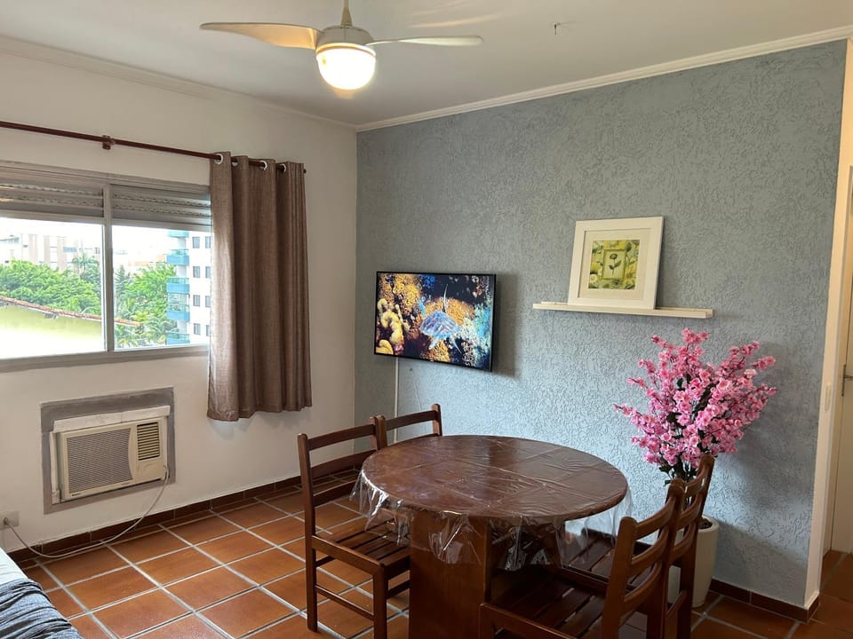 TV and multimedia, Living room, Decorative detail, Seating area, Dining area
