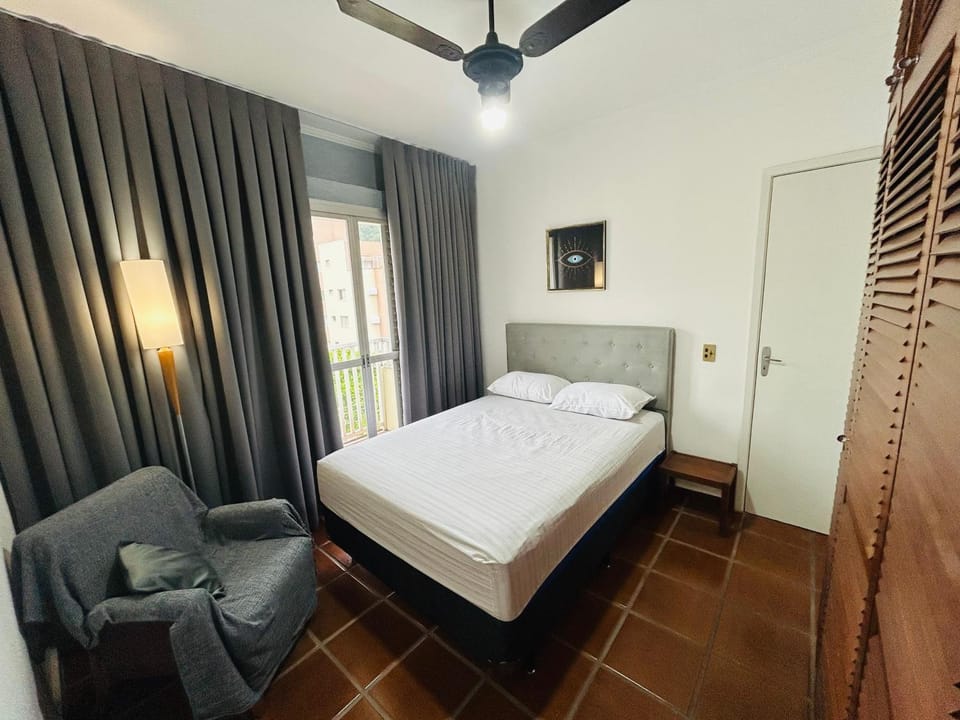 Bed, Photo of the whole room, Bedroom, fireplace, wardrobe